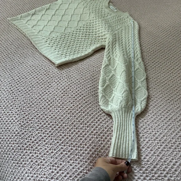 FRAME Cable Knit Puff Sleeve Sweater – Ivory / Cream (Small) - Picture 8 of 10